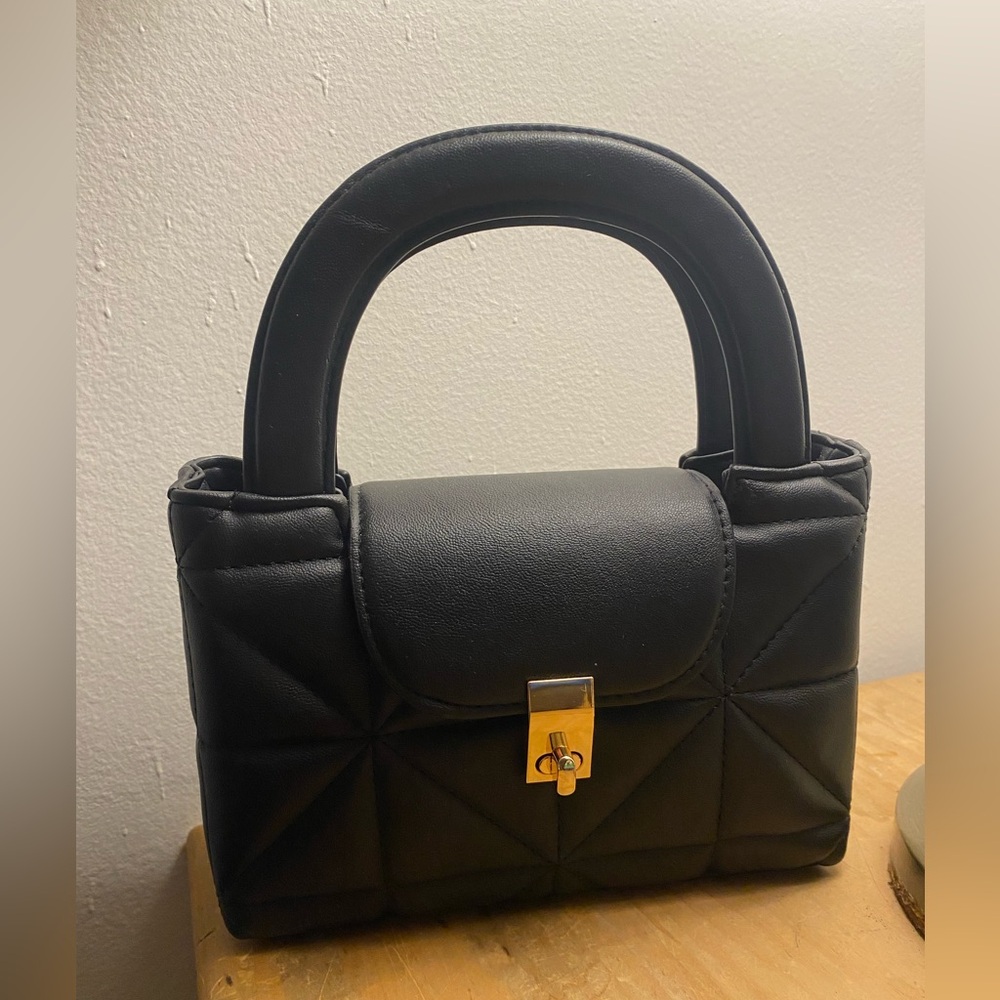 Elegant Black Quilted Handbag